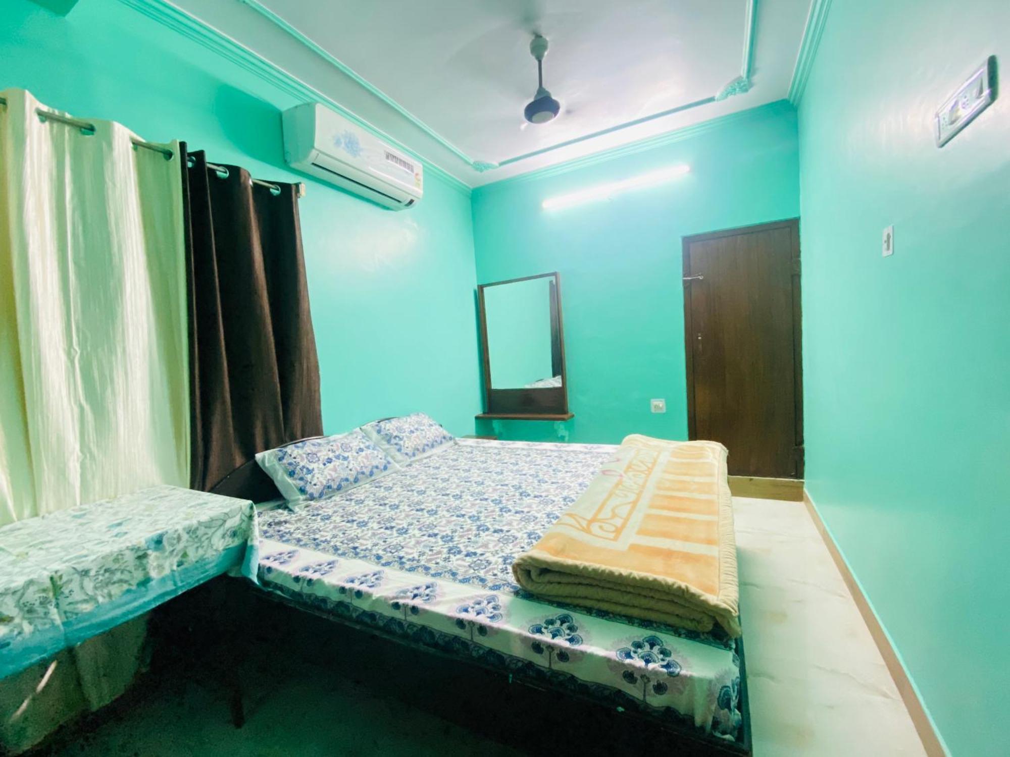 Blue King Hotel Jaipur Bilik gambar